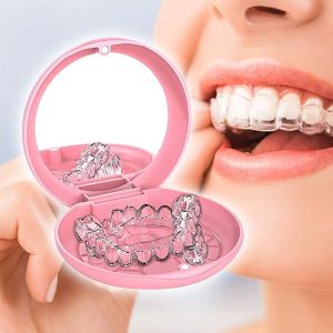 Retainer Case With Mirror